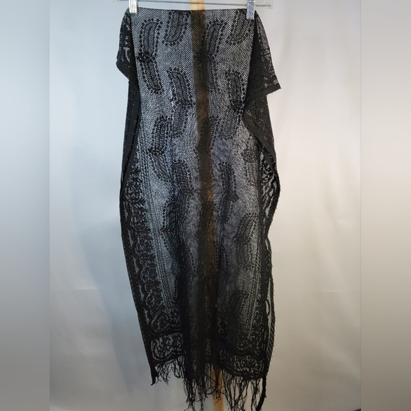 Black lace shawl runner tablecloth - Picture 2 of 7